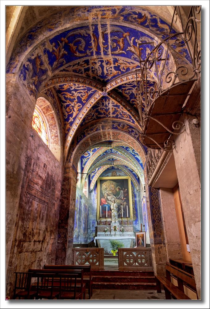 L’intérieur peint de la cathédrale d'Uzès